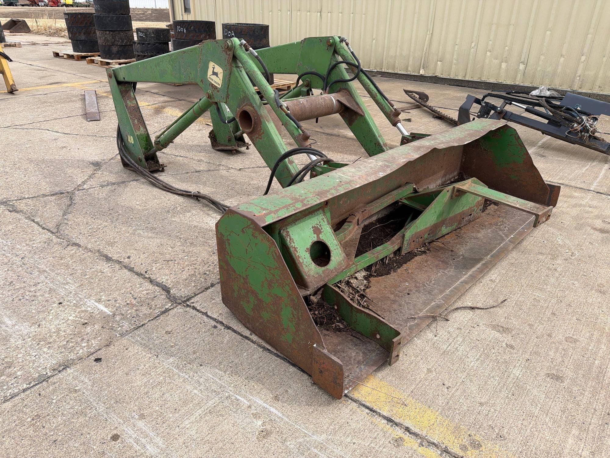 John Deere 148 Equipment Image0