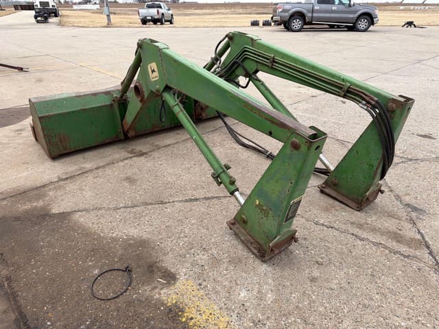 Image of John Deere 148 equipment image 2