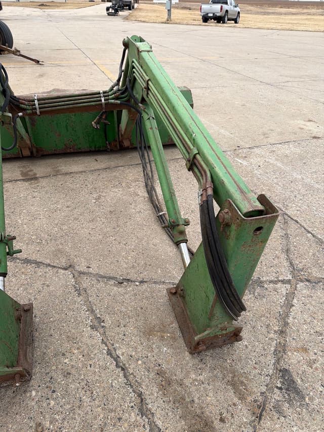 Image of John Deere 148 equipment image 4