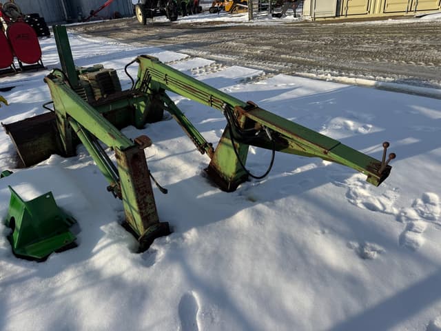 Image of John Deere 148 equipment image 3