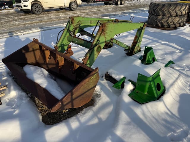 Image of John Deere 148 equipment image 4