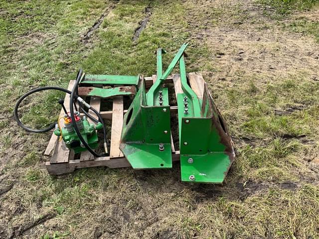 Image of John Deere 148 equipment image 3