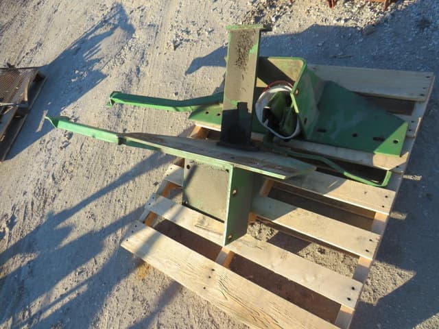 Image of John Deere 148 equipment image 4