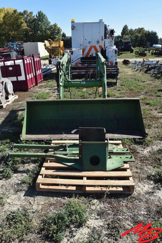 Image of John Deere 148 equipment image 1