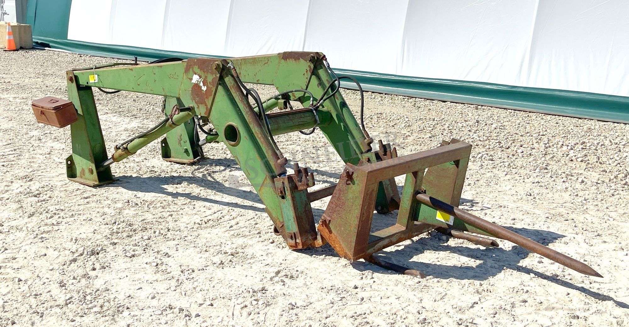 John Deere 148 Equipment Image0