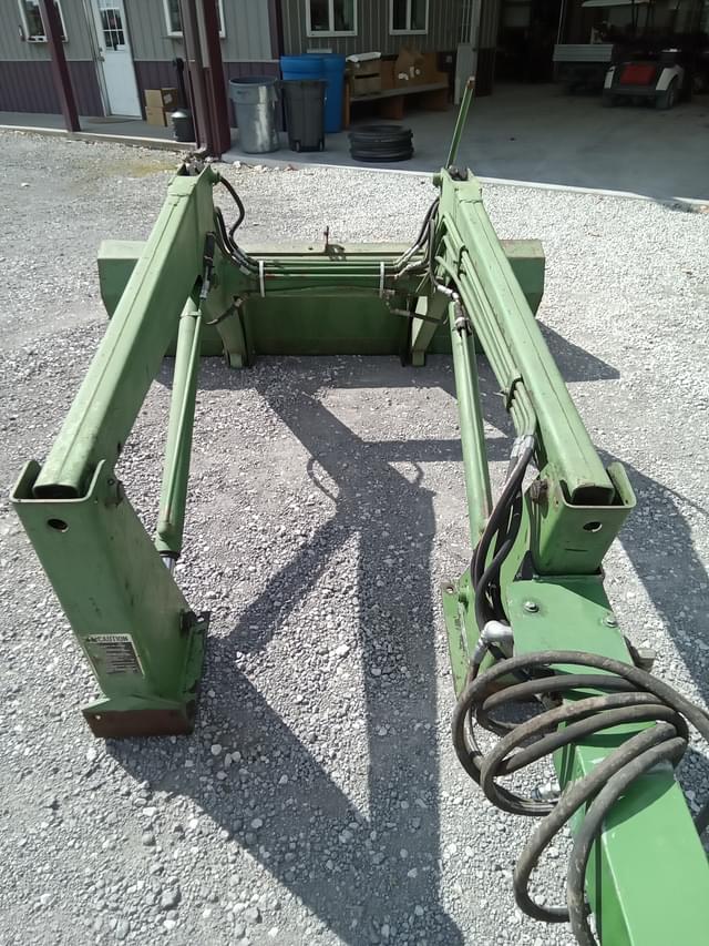 Image of John Deere 148 equipment image 3