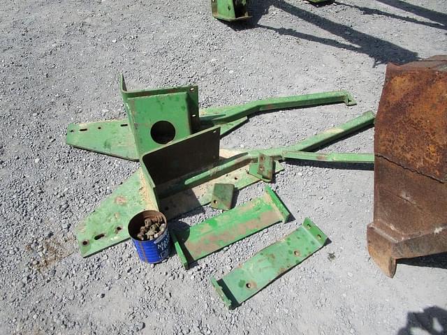 Image of John Deere 148 equipment image 3