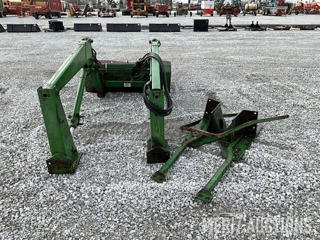 Image of John Deere 148 equipment image 2