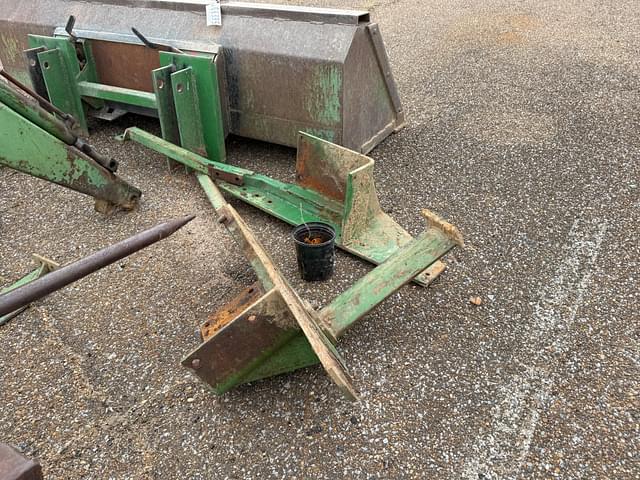 Image of John Deere 148 equipment image 3