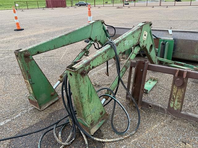 Image of John Deere 148 equipment image 1