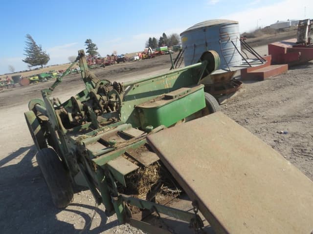 Image of John Deere 14T equipment image 4