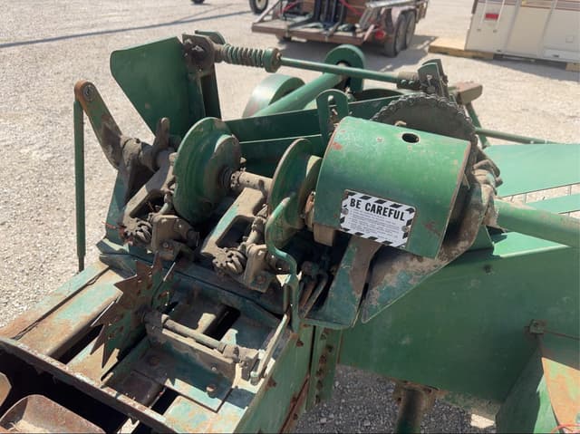 Image of John Deere 14T equipment image 4