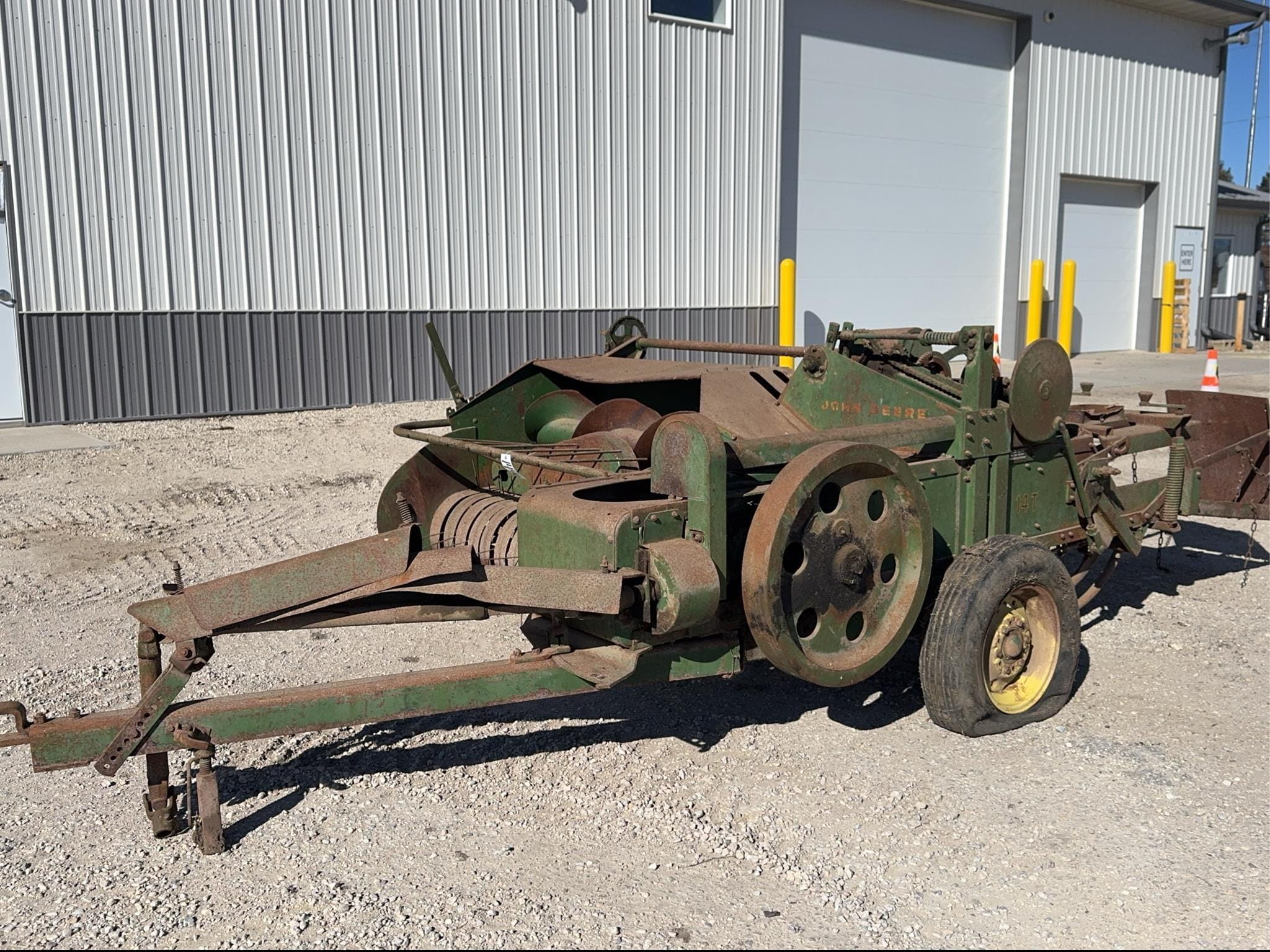 John Deere 14T Equipment Image0