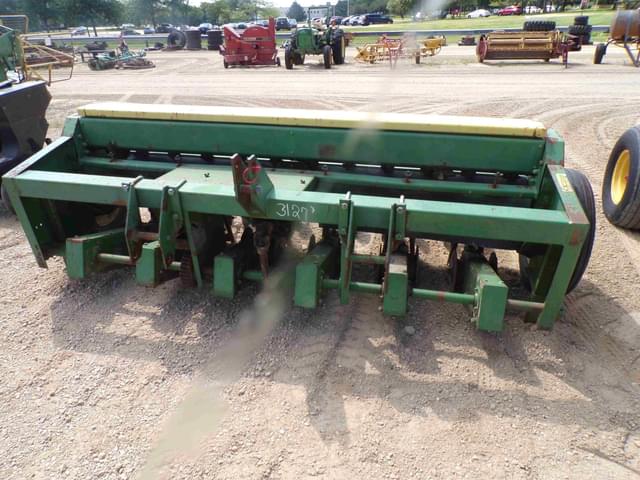 Image of John Deere 1500 equipment image 2