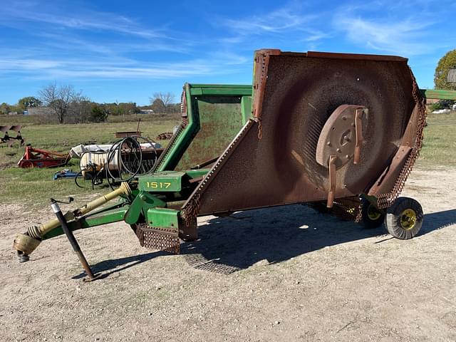 Image of John Deere 1517 equipment image 1