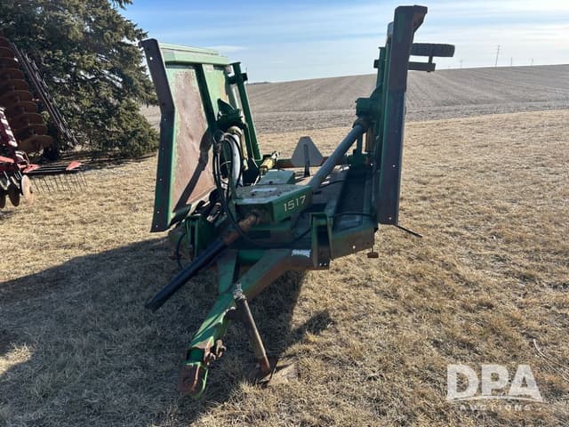 Image of John Deere 1517 equipment image 1