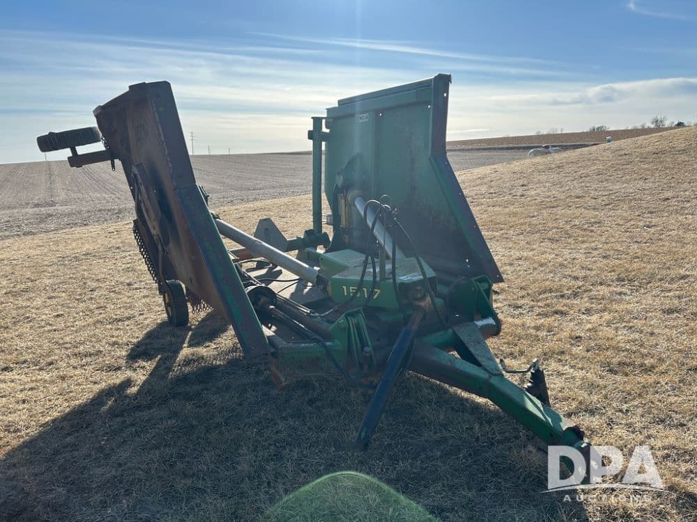 Image of John Deere 1517 Primary image