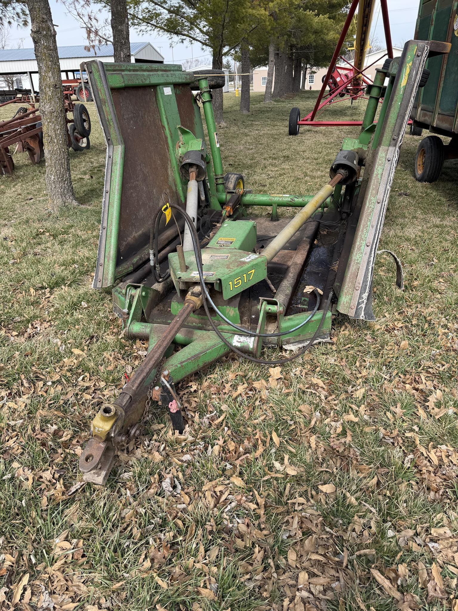 John Deere 1517 Equipment Image0