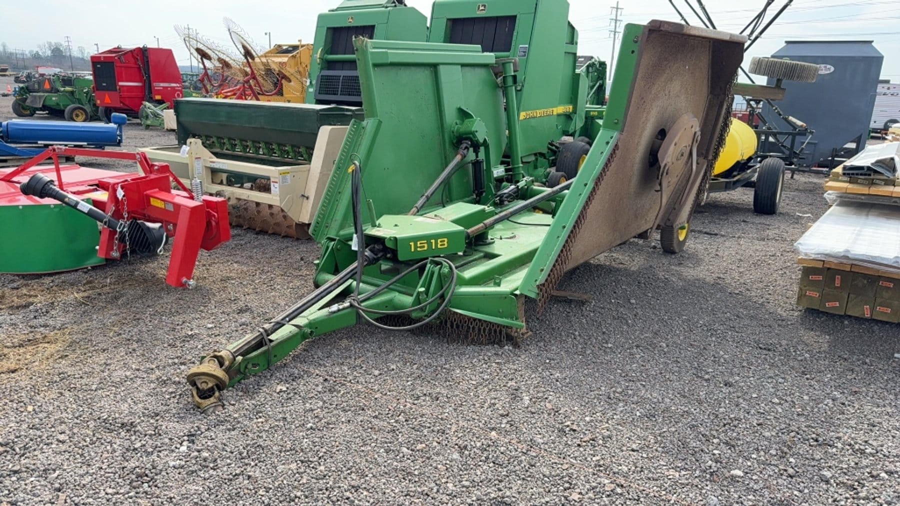 John Deere 1518 Equipment Image0