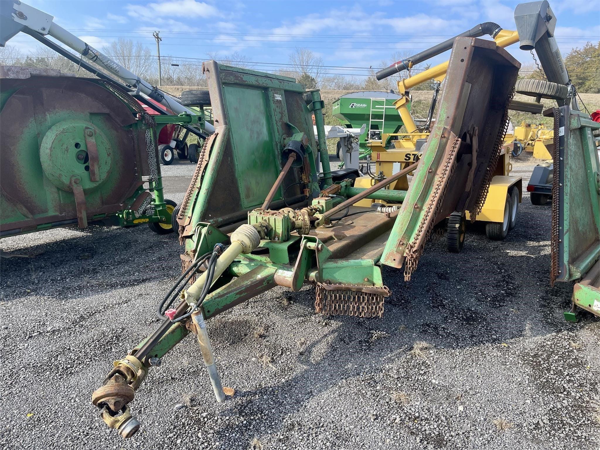 John Deere 1518 Equipment Image0