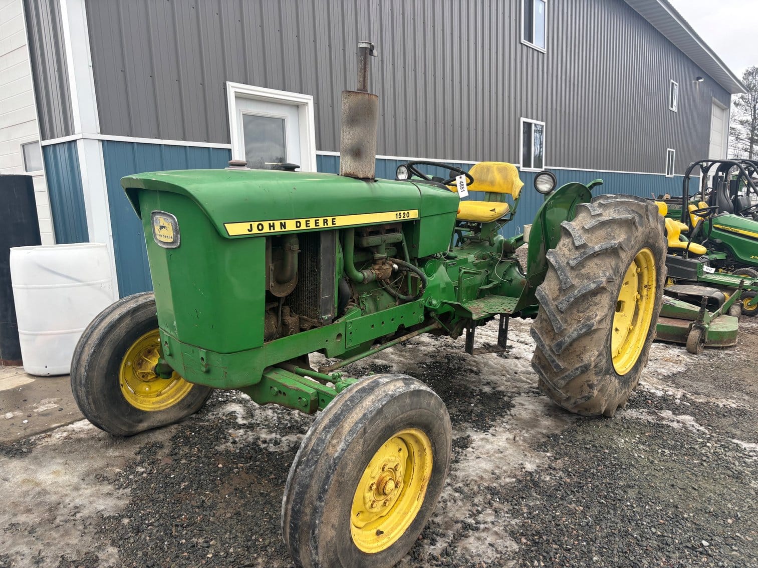 John Deere 1520 Equipment Image0