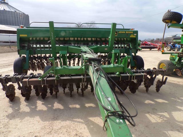 Image of John Deere 1520 equipment image 2
