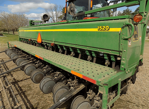 Image of John Deere 1520 equipment image 4