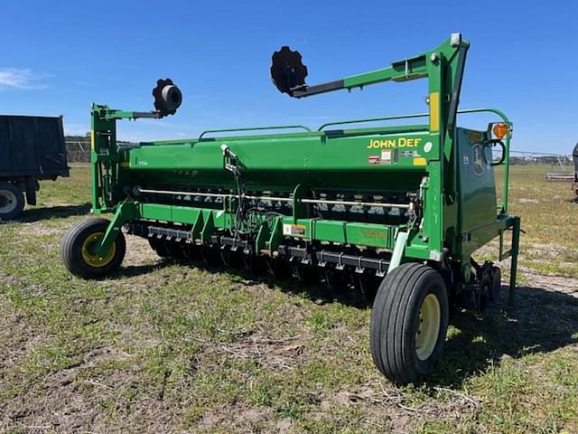 Image of John Deere 1520 equipment image 1