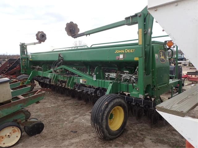 Image of John Deere 1520 equipment image 1