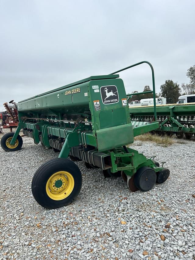 Image of John Deere 1530 equipment image 1