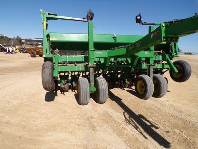 Image of John Deere 1530 equipment image 2