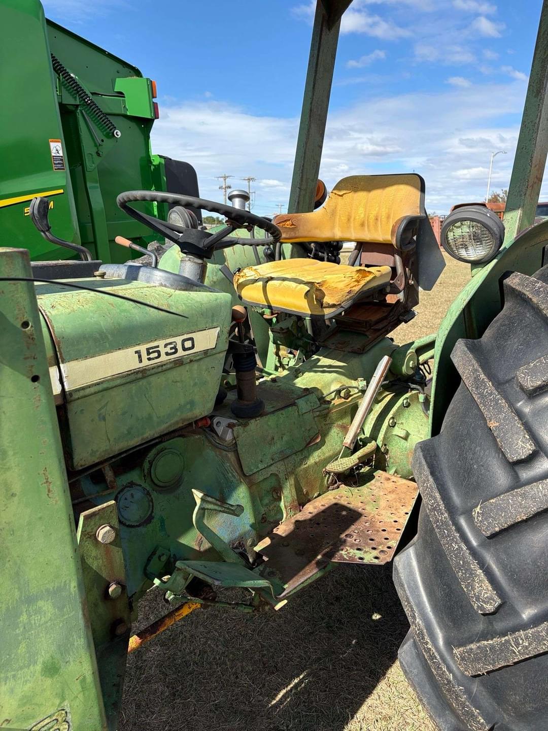 Image of John Deere 1530 Image 1