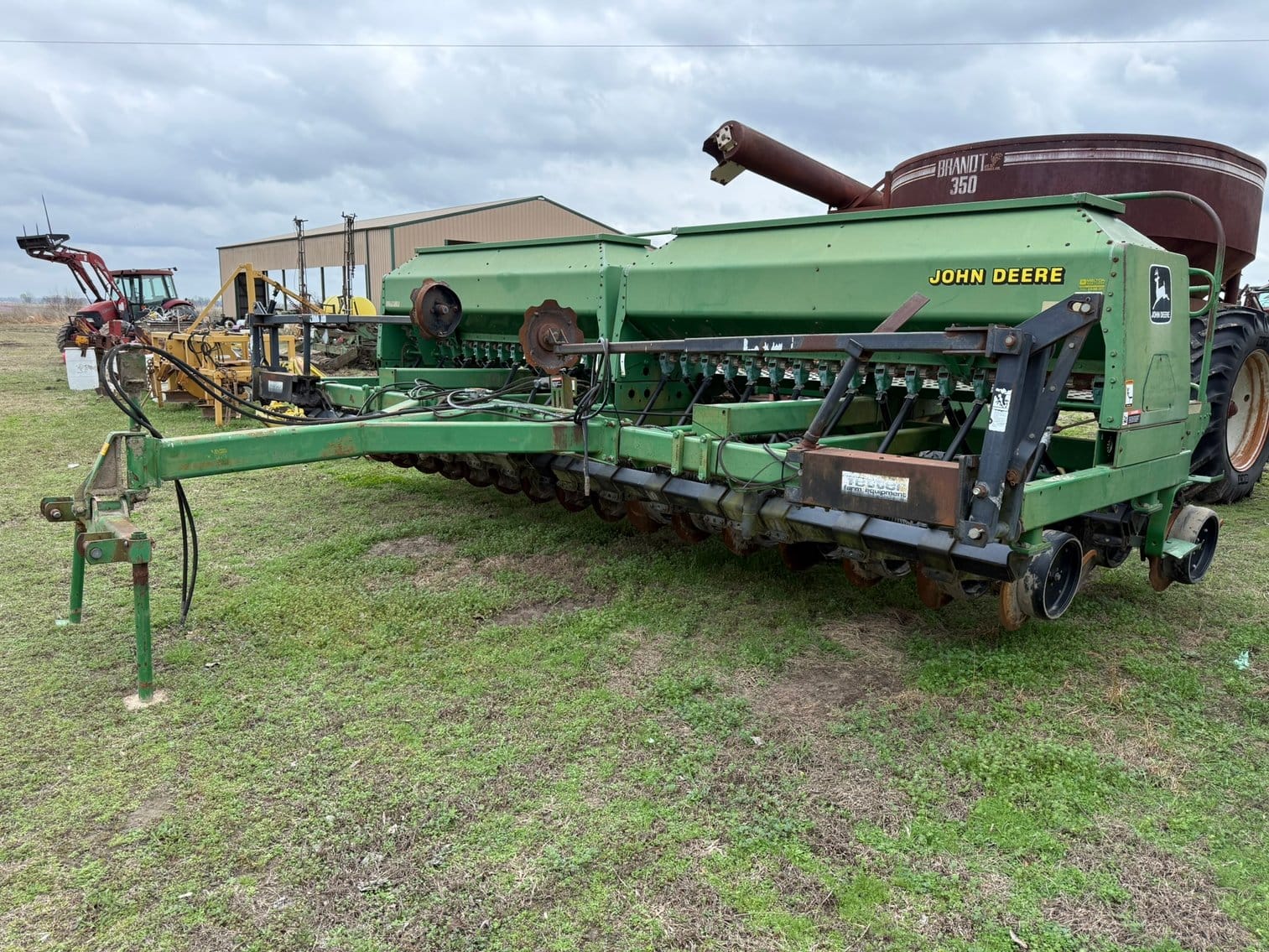 John Deere 1560 Equipment Image0