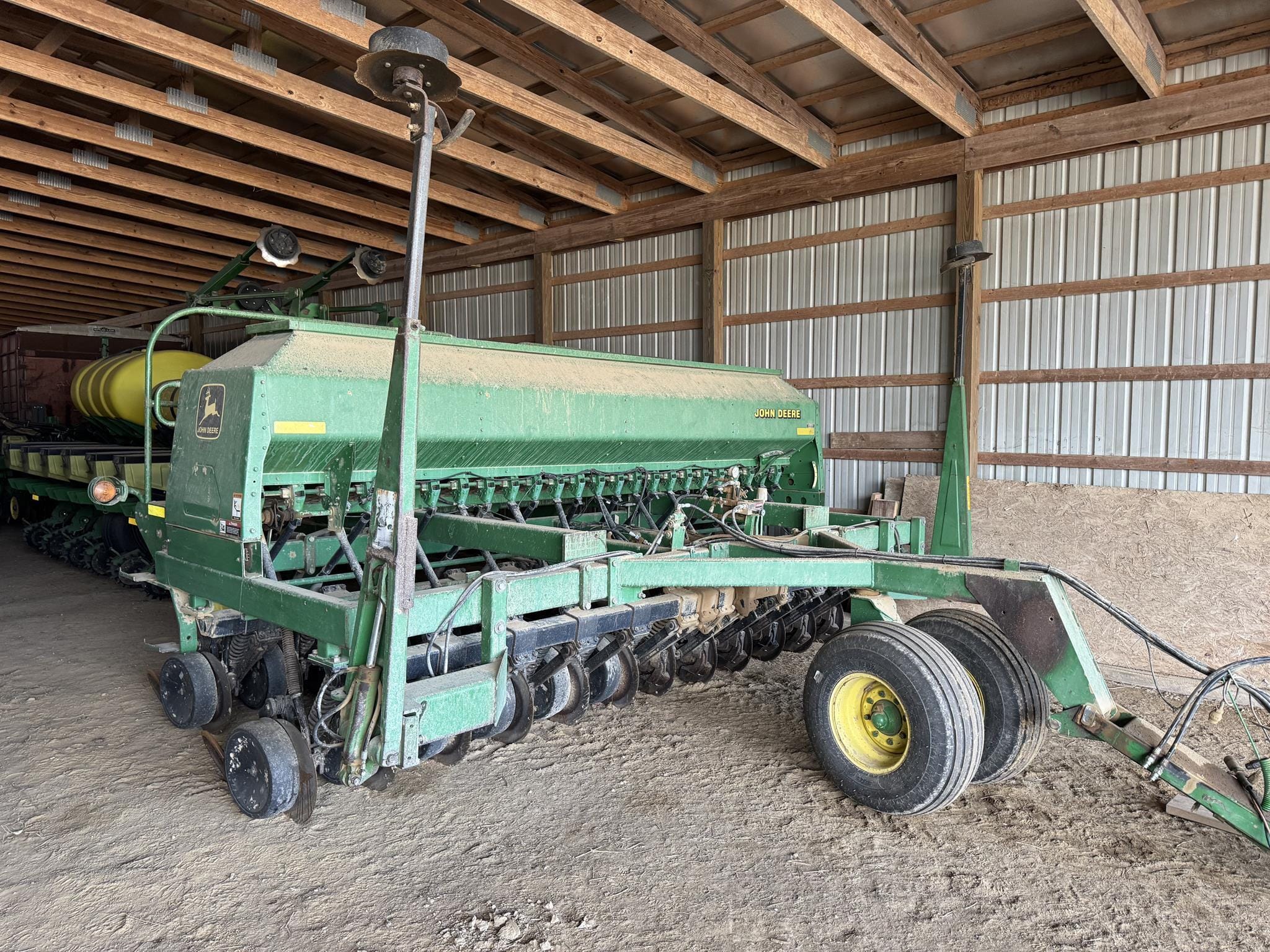 John Deere 1560 Equipment Image0