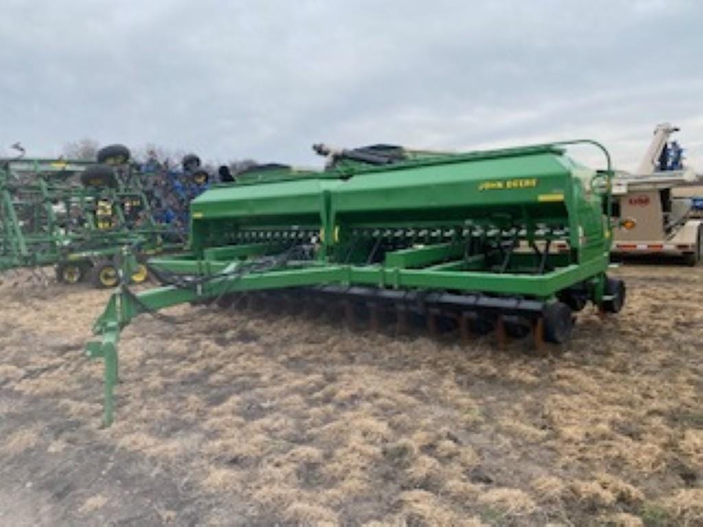 John Deere 1560 Equipment Image0