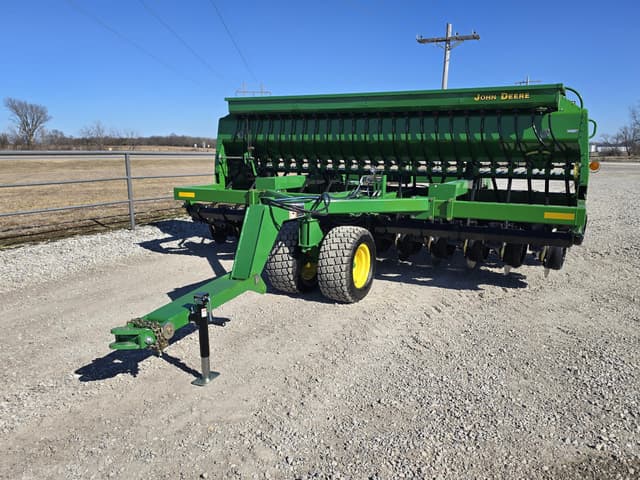 Image of John Deere 1560 equipment image 1