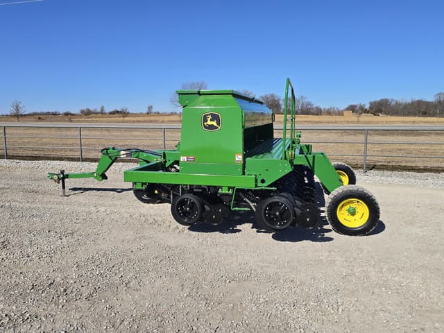 Image of John Deere 1560 equipment image 4