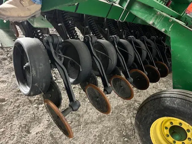 Image of John Deere 1560 equipment image 1