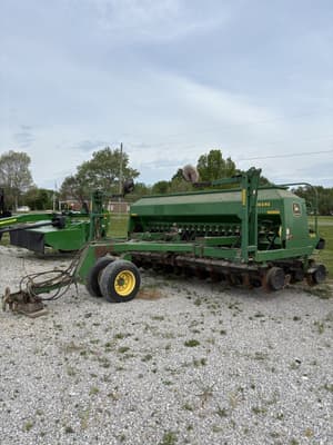 John Deere 1560 Image