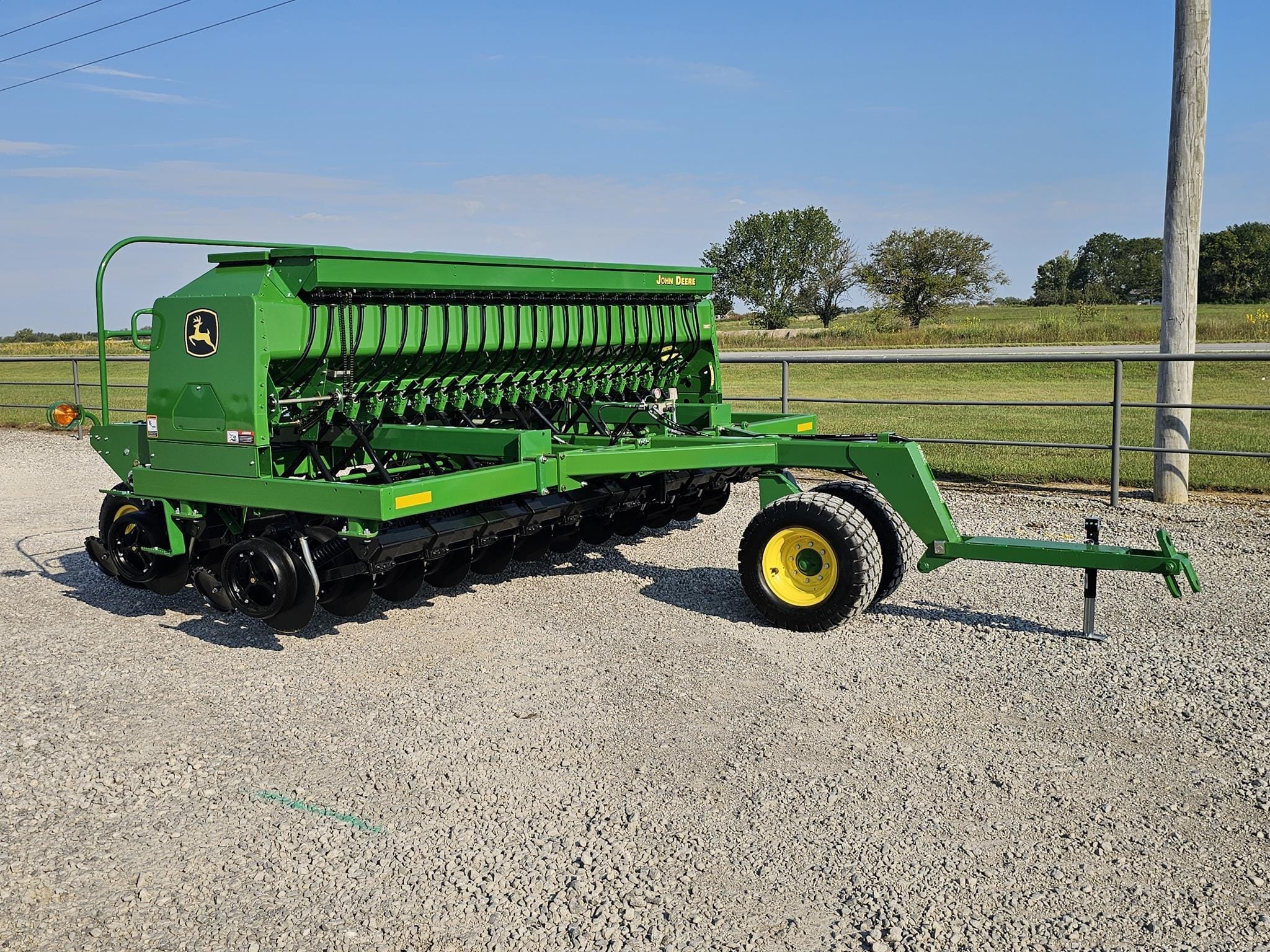 John Deere 1560 Equipment Image0