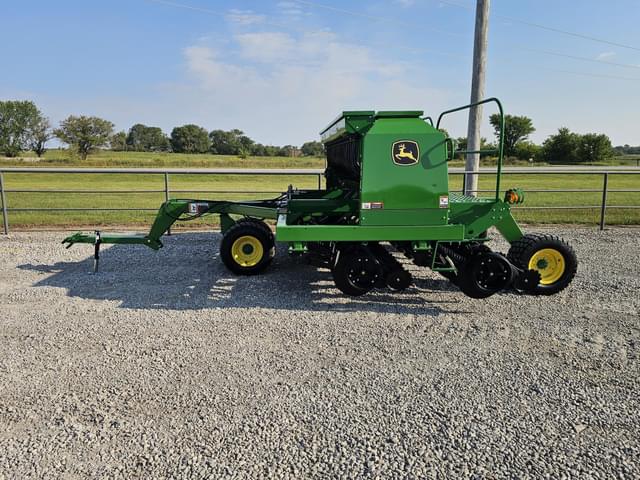 Image of John Deere 1560 equipment image 4