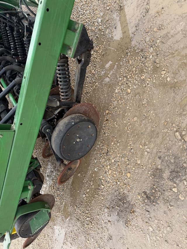 Image of John Deere 1560 equipment image 4