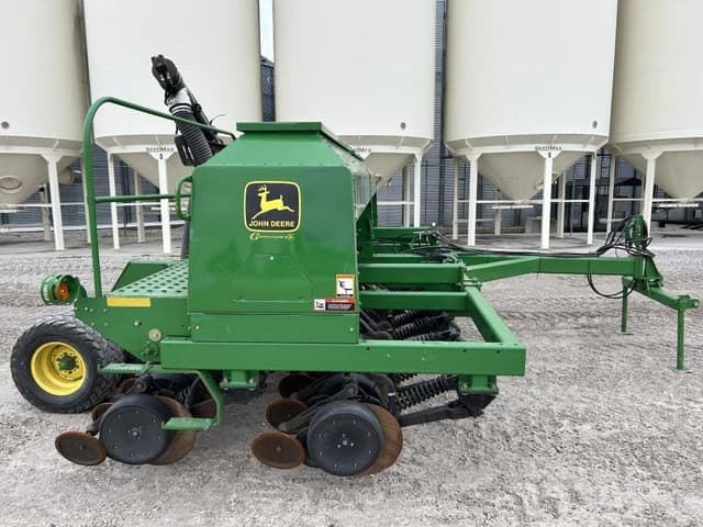 Image of John Deere 1560 equipment image 1