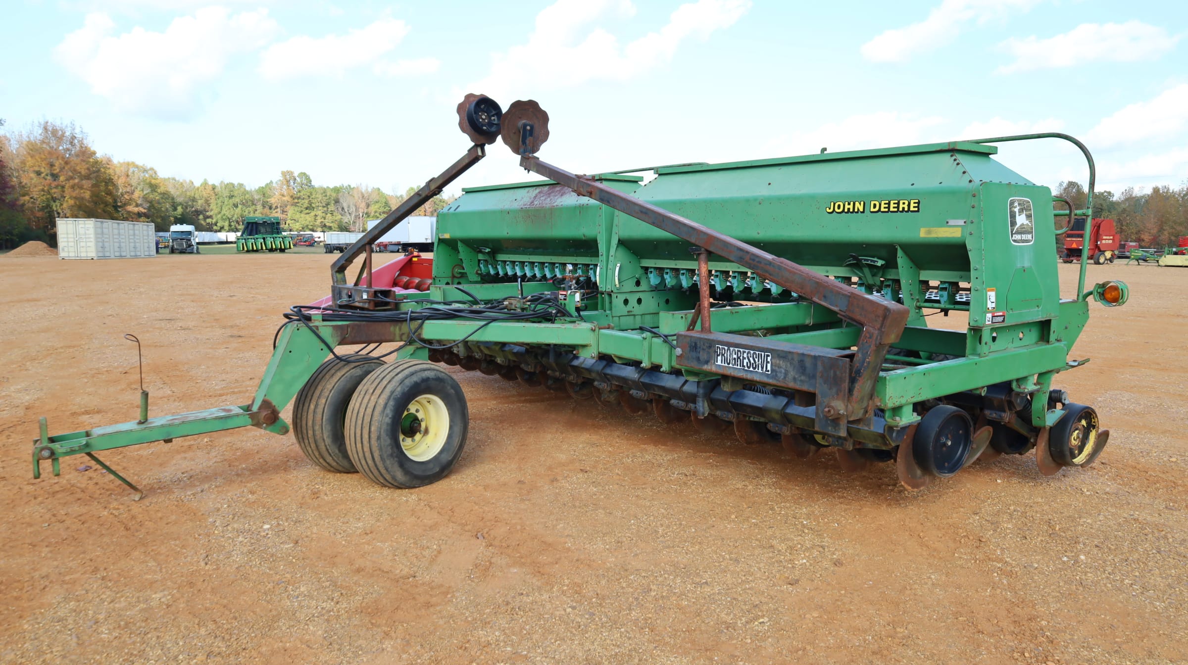 John Deere 1560 Equipment Image0