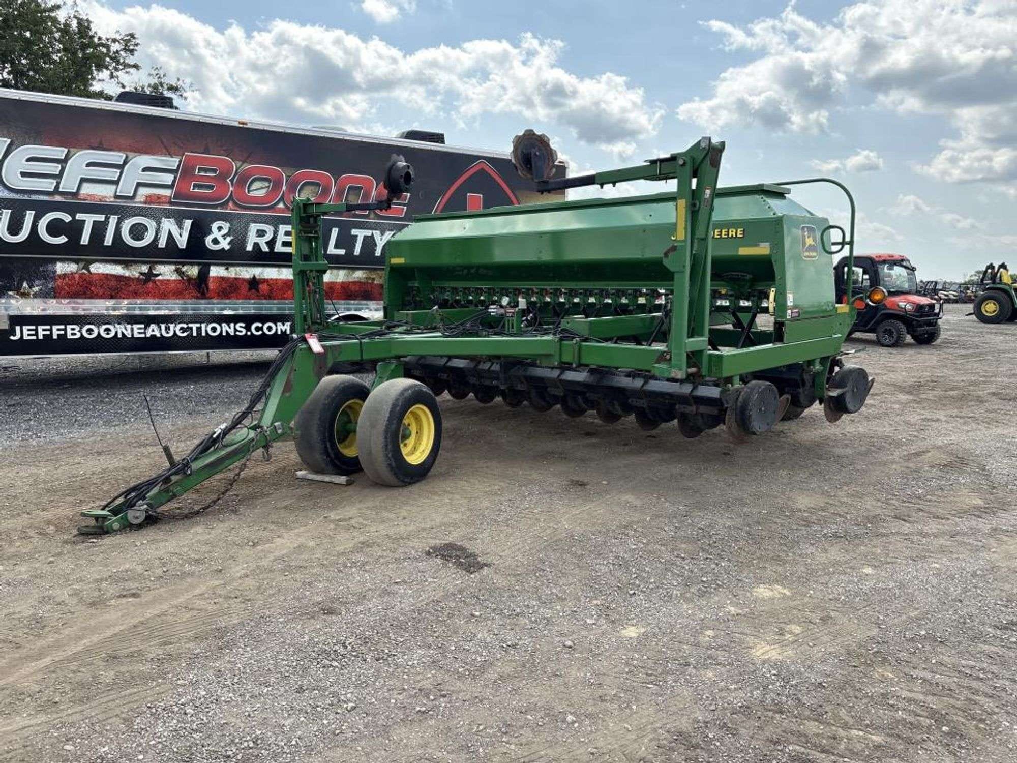 John Deere 1560 Equipment Image0