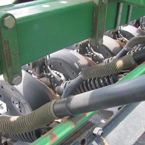 Image of John Deere 1560 equipment image 4