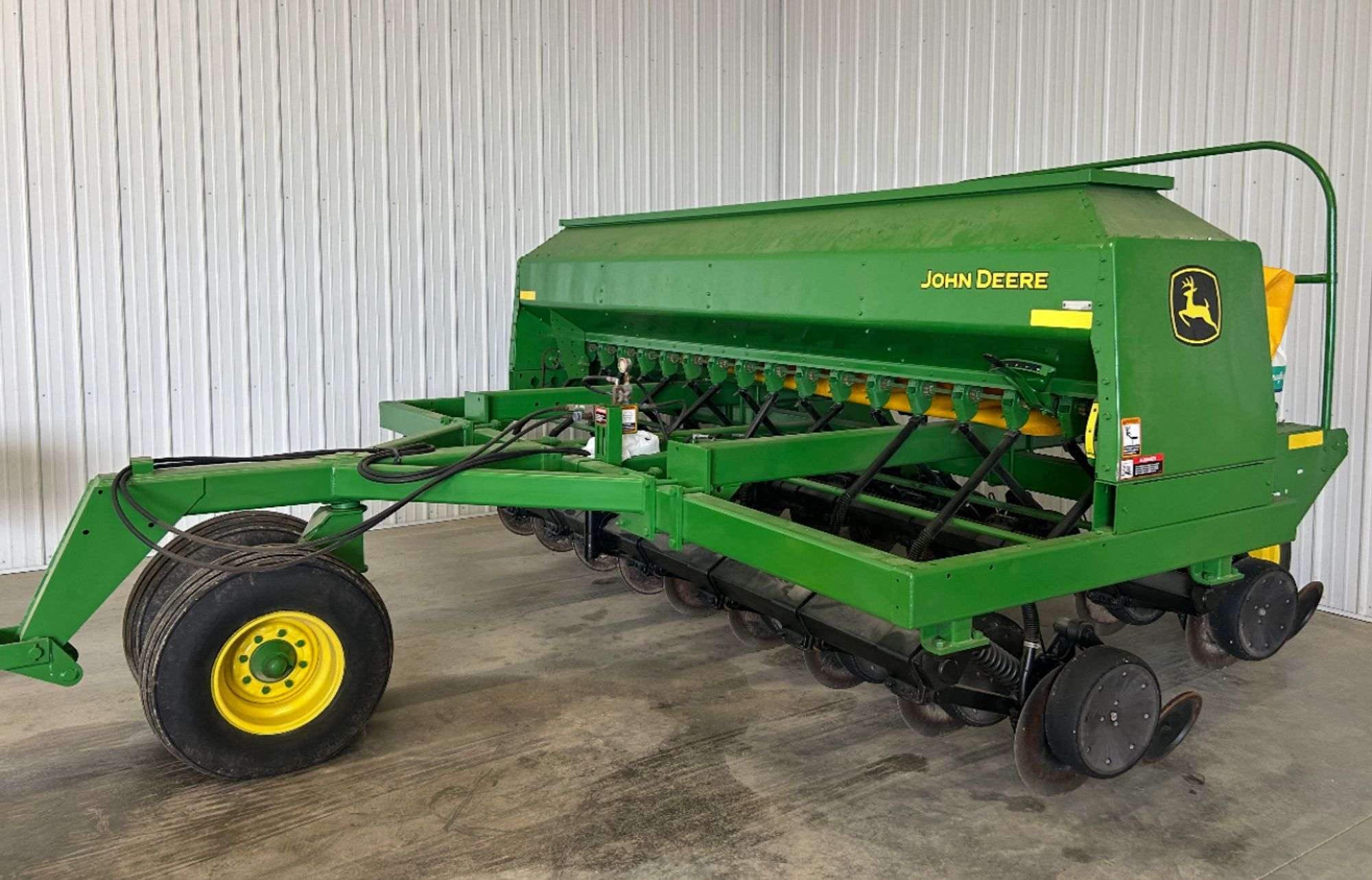 John Deere 1560 Equipment Image0