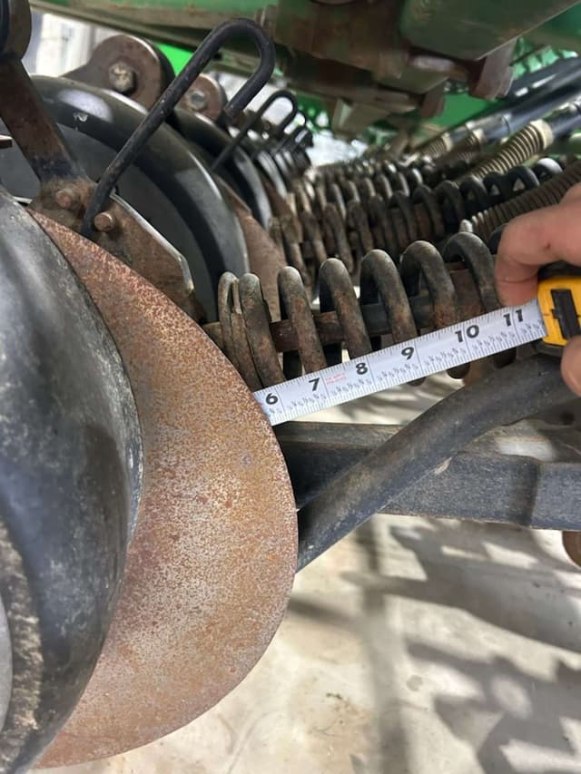 Image of John Deere 1560 equipment image 3