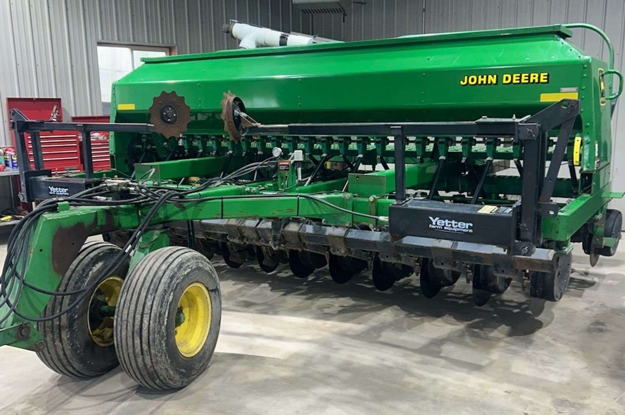 John Deere 1560 Equipment Image0