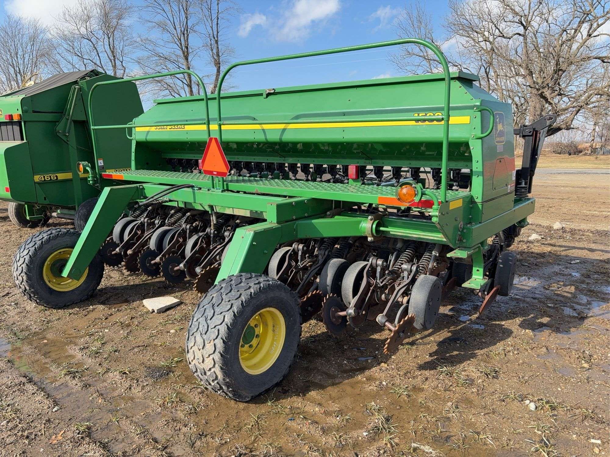 John Deere 1560 Equipment Image0